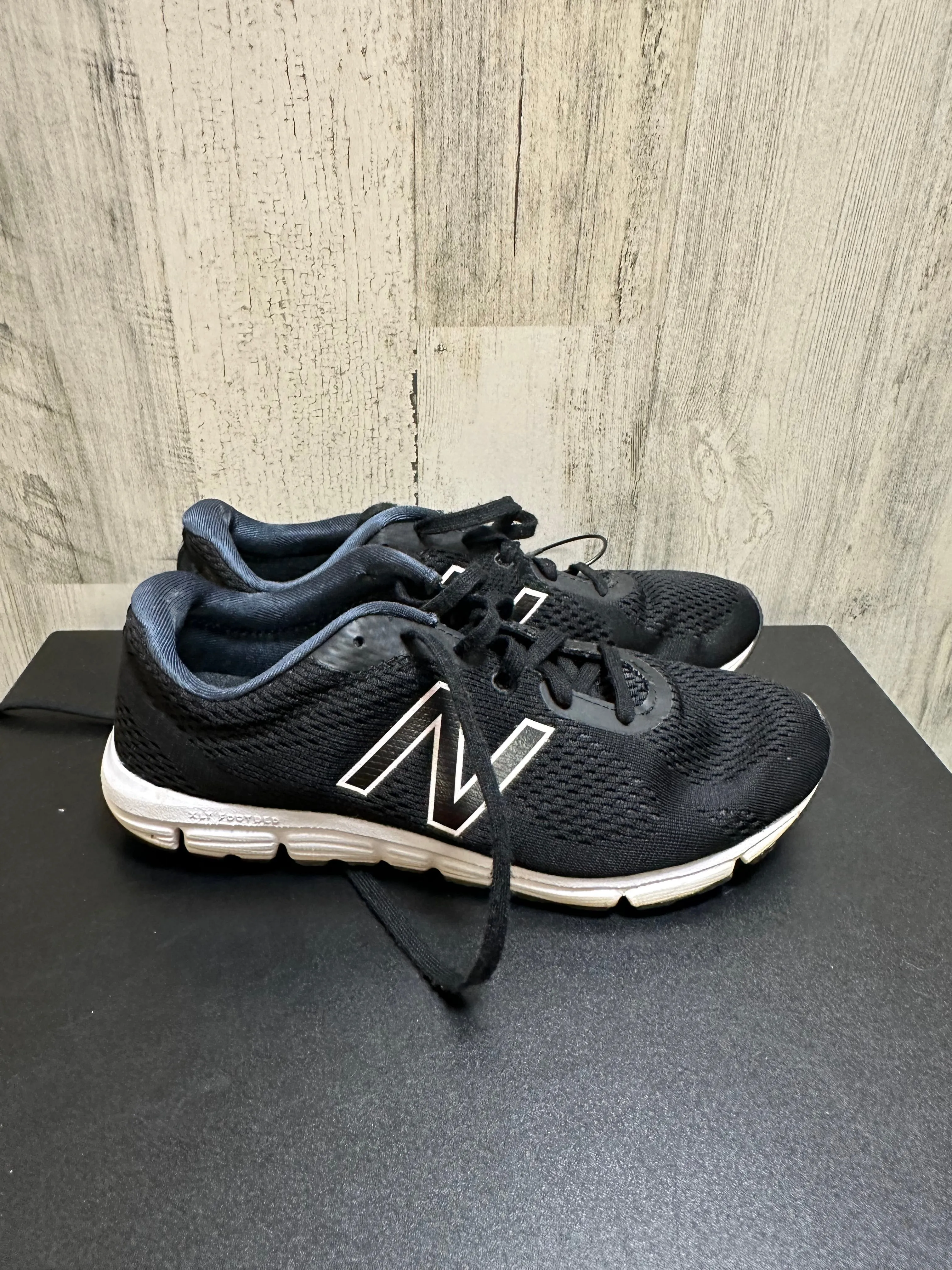 Black Shoes Sneakers New Balance, Size 6